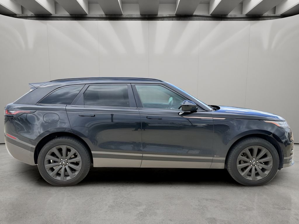 Used 2018 Santorini Black Land Rover R-Dynamic SE image 6