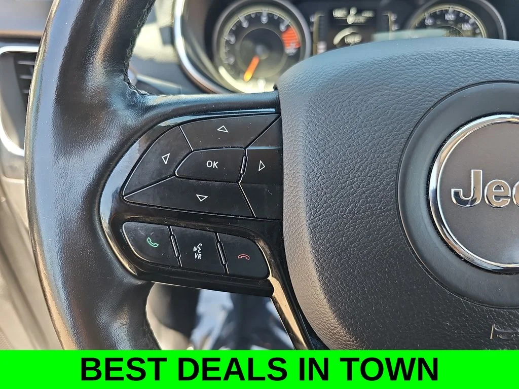 Used 2021 Silver Jeep Latitude Plus image 16