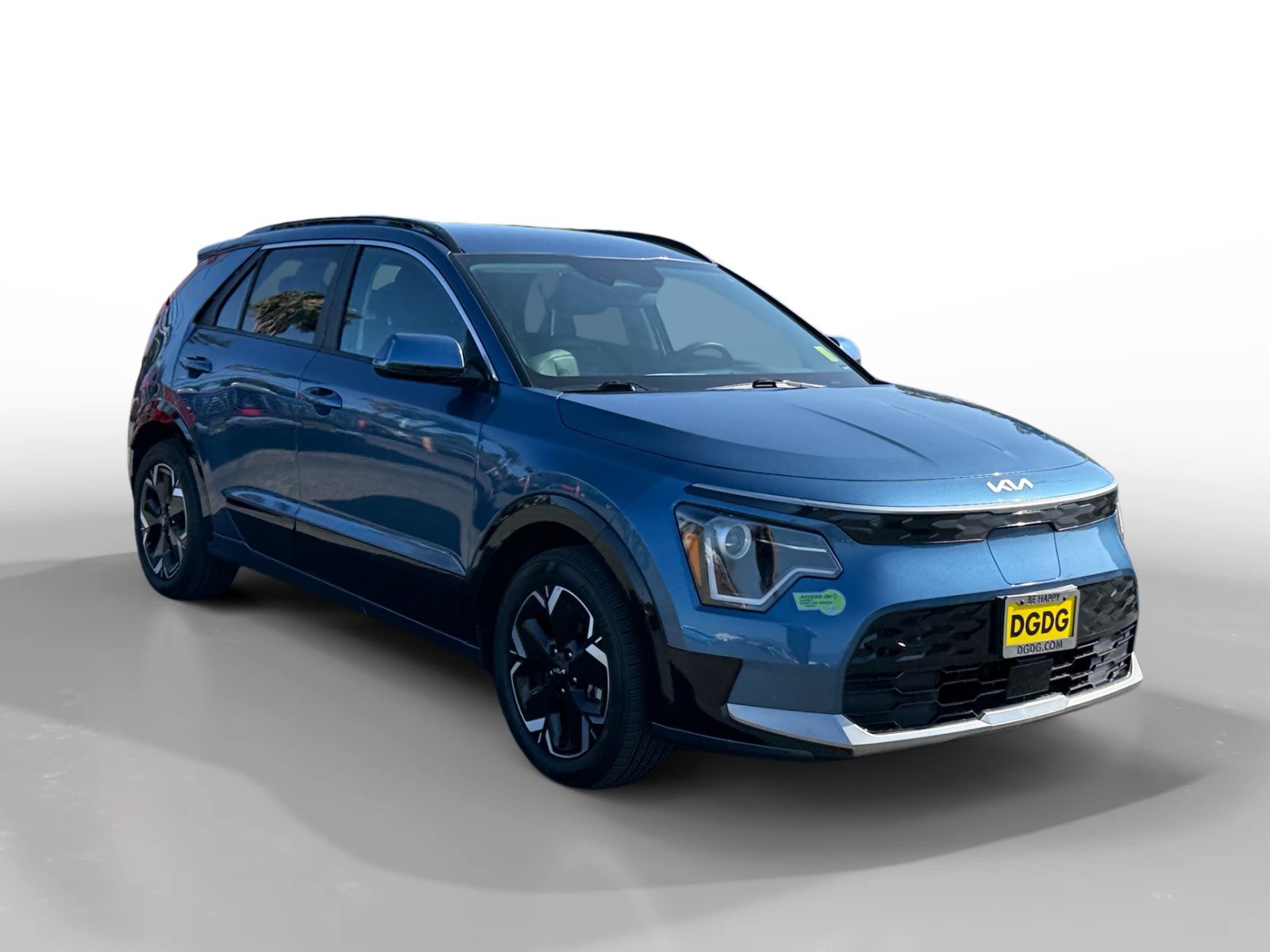 Used 2023 Mineral Blue Kia Wind image 7