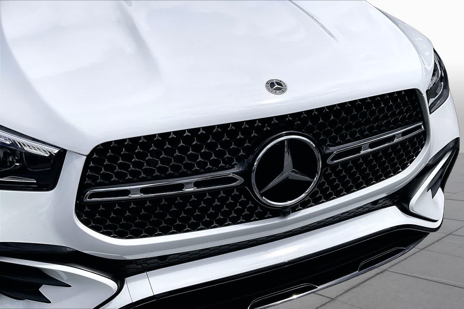 Certified Used 2025 Polar White Mercedes-Benz GLE 450e image 30