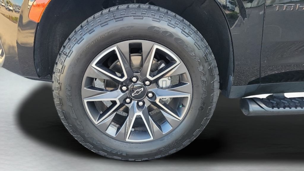 Used 2023 Black Chevrolet Z71 image 26