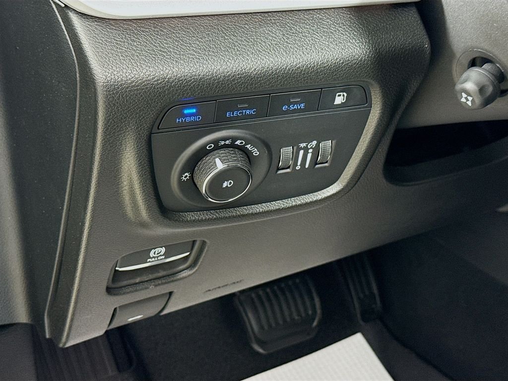 Used 2024 Silver Zynith Jeep 4xe image 16