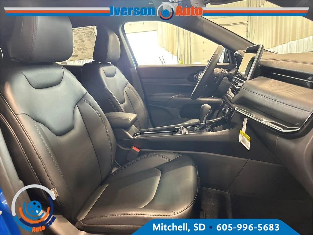 New 2026 Hydro Blue Pearlcoat Jeep Limited Altitude image 33