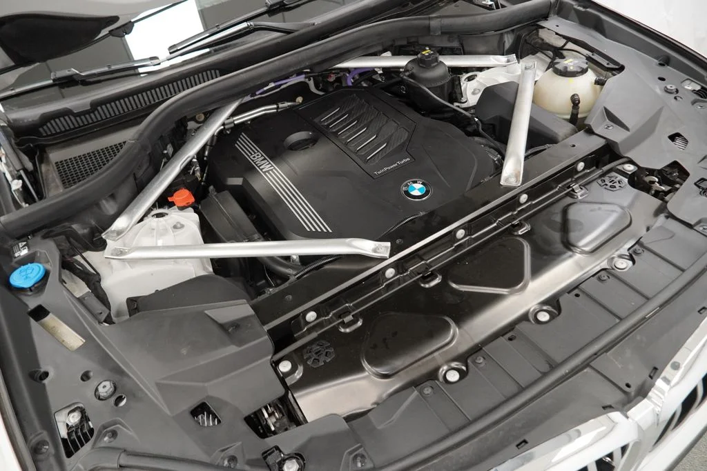 Used 2022 White BMW xDrive40i image 42