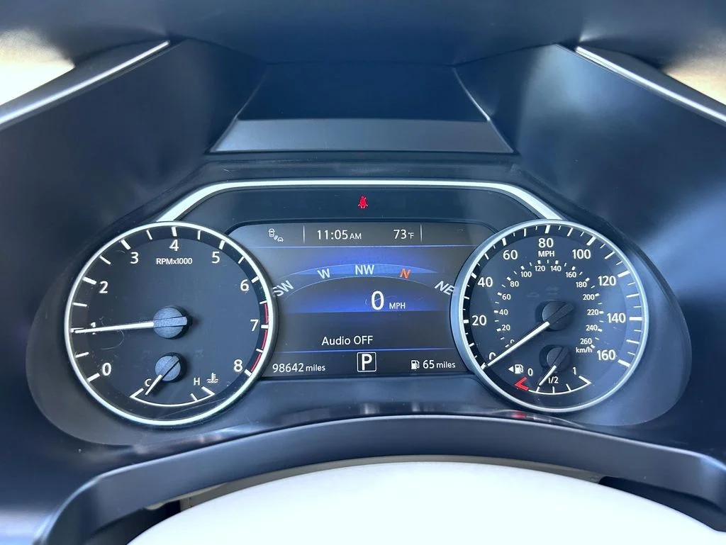 Used 2017 Red Nissan Platinum image 13