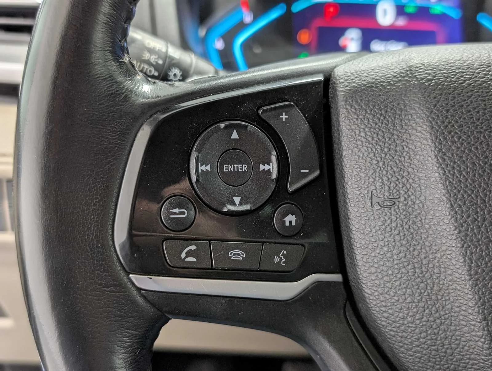 Used 2019 White Diamond Pearl Honda EX-L image 36