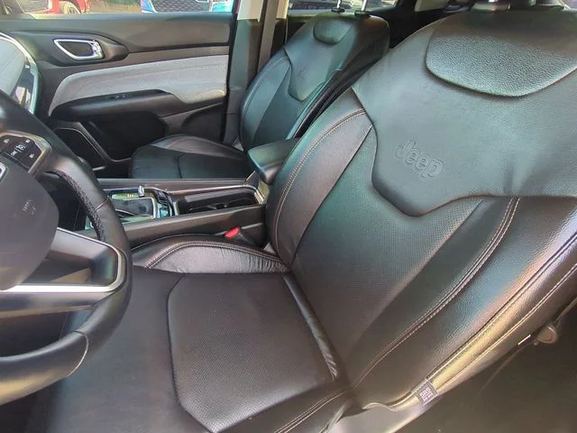 Used 2022 Red Jeep Latitude Lux image 27