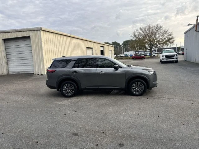 Used 2024 Gray Nissan S image 4