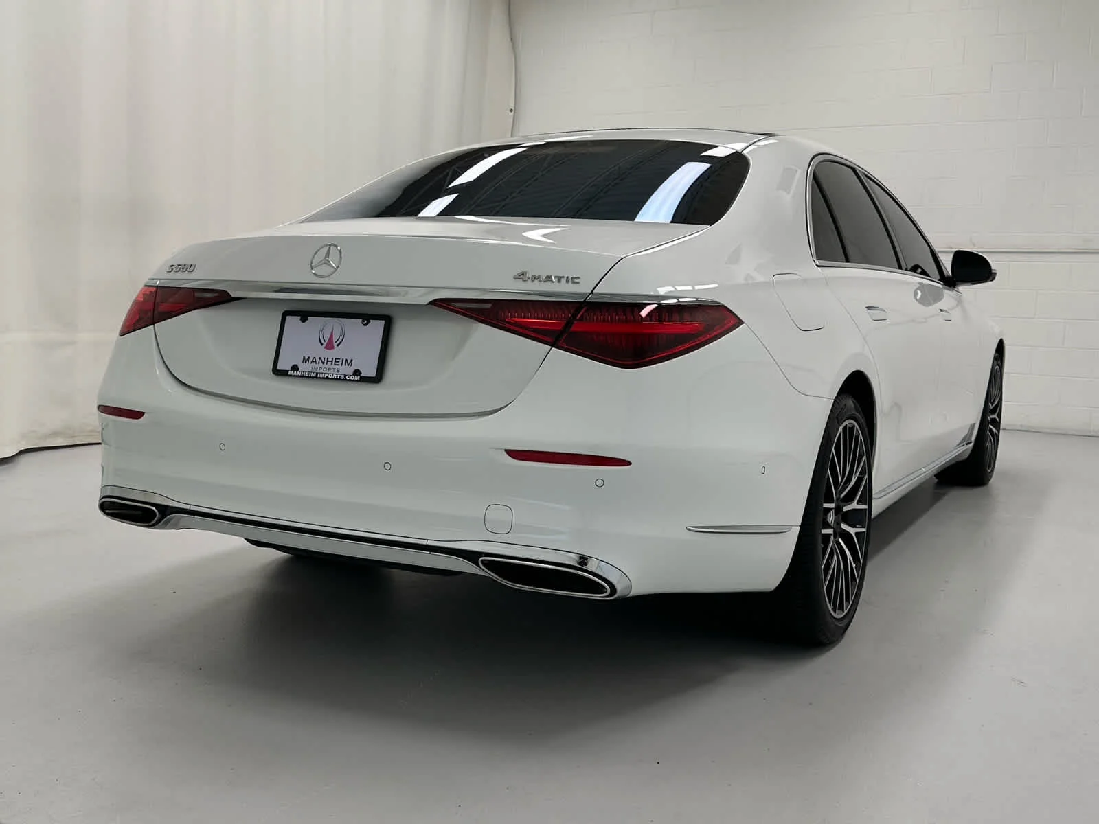 Used 2024 MANUFAKTUR Moonlight White Metallic Mercedes-Benz S 580 image 6