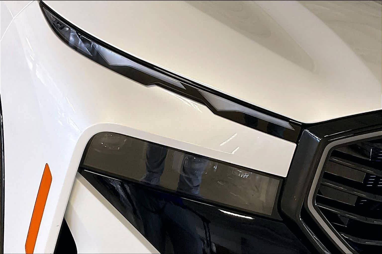 New 2026 Mineral White Metallic BMW Label image 13