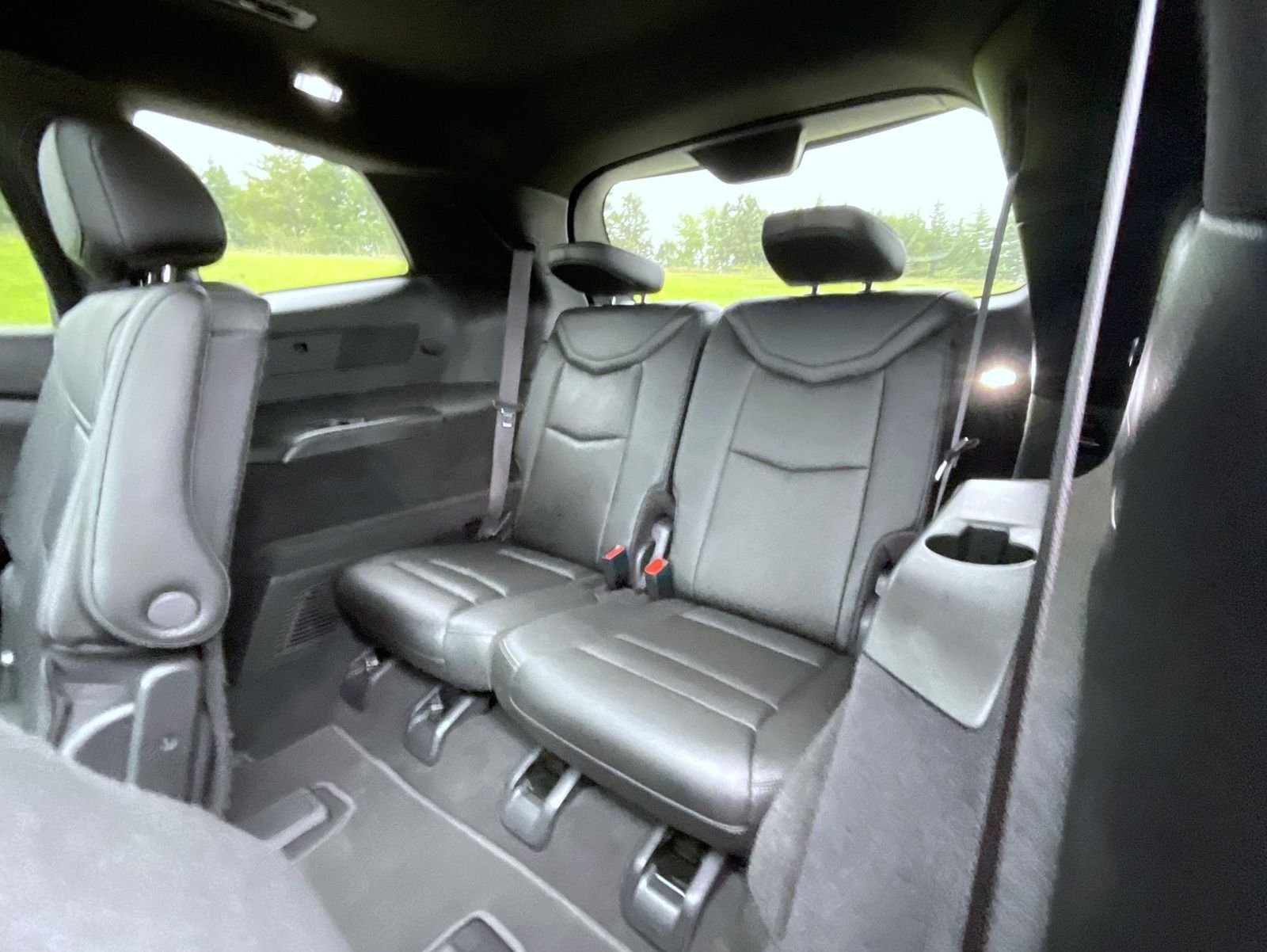 Used 2022 White Cadillac Sport image 20