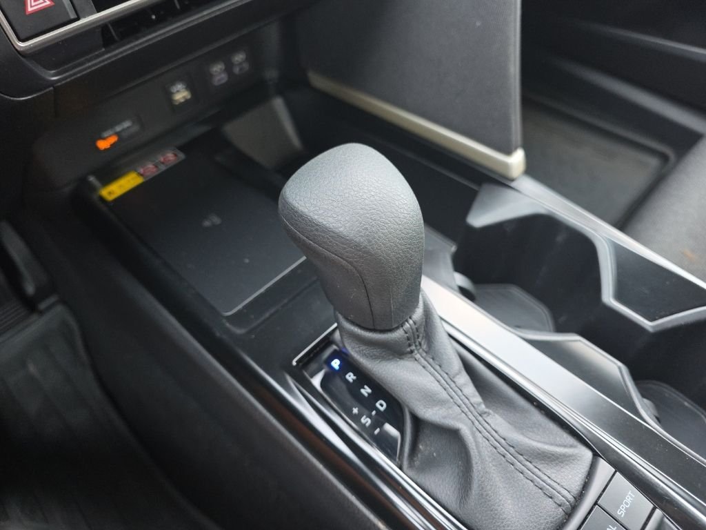 Used 2025 White Toyota LE image 20
