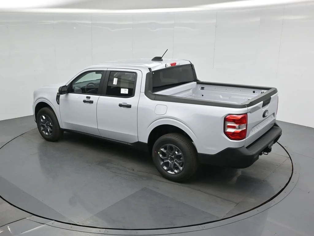 New 2026 Space White Metallic Ford XLT image 35