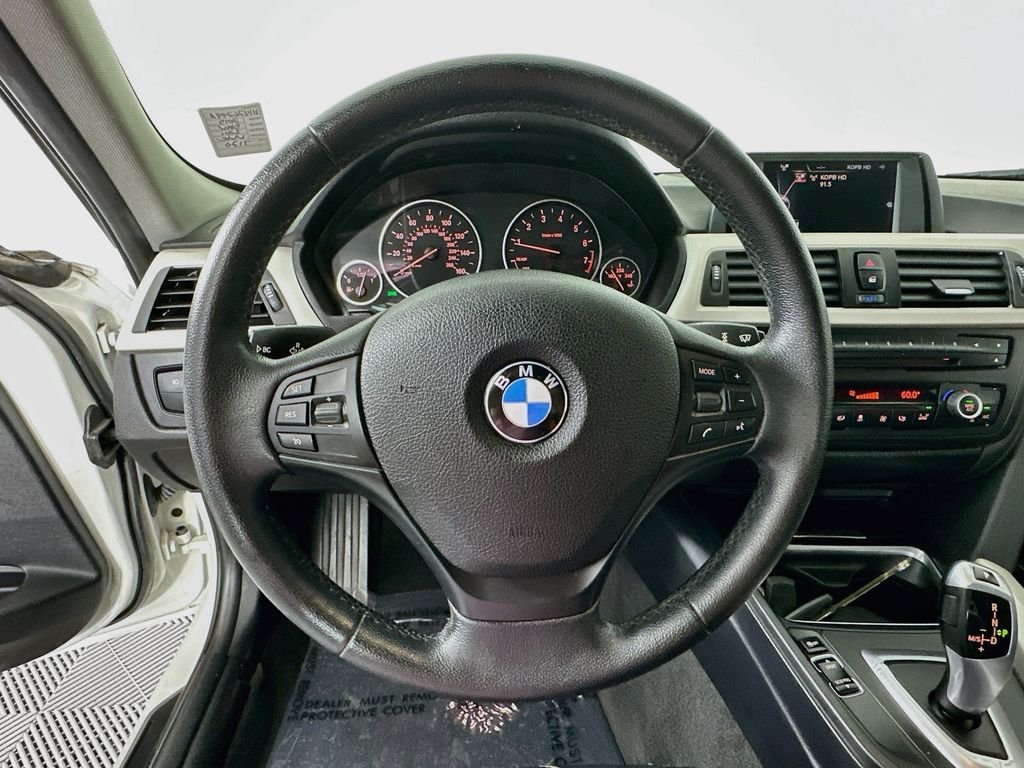 Used 2015 Alpine White BMW 320i image 12