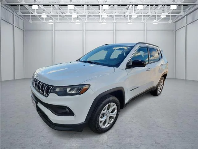 Used 2024 White Jeep Latitude 4x4 image 1