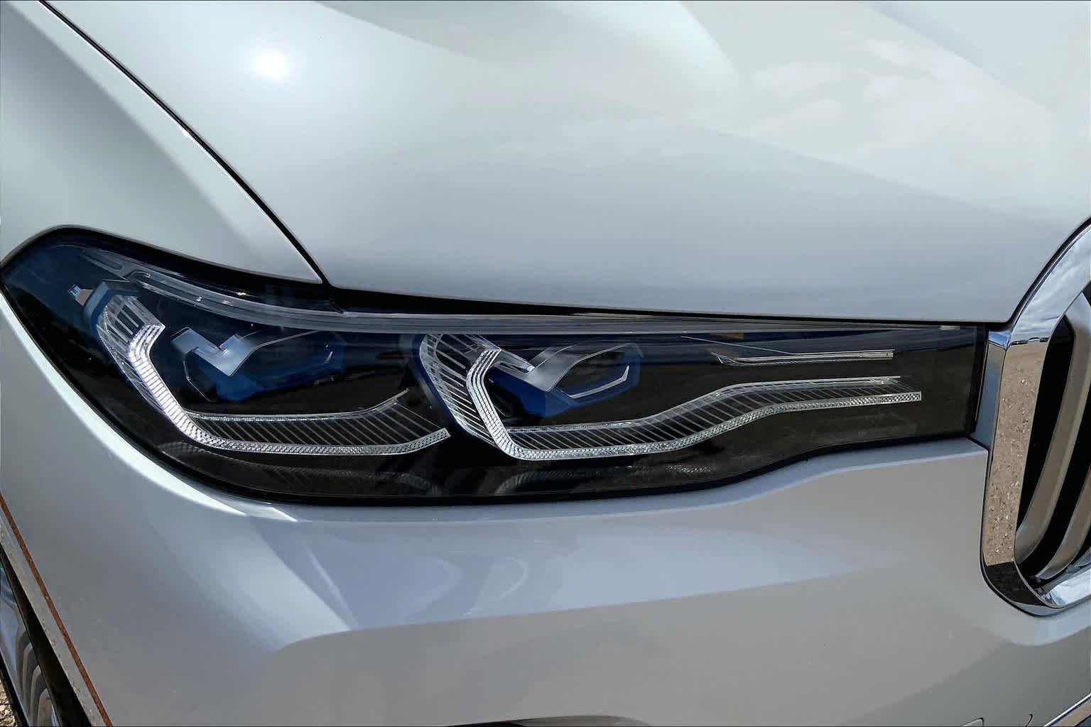 Used 2022 Mineral White Metallic BMW ALPINA XB7 image 27