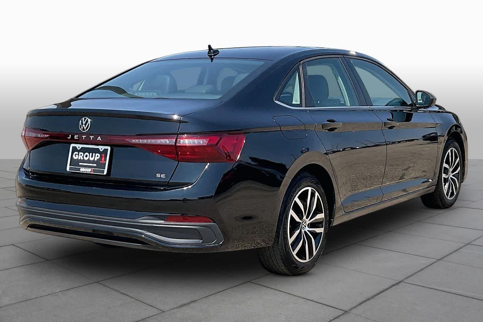 Used 2025 Deep Black Pearl Volkswagen SE image 12