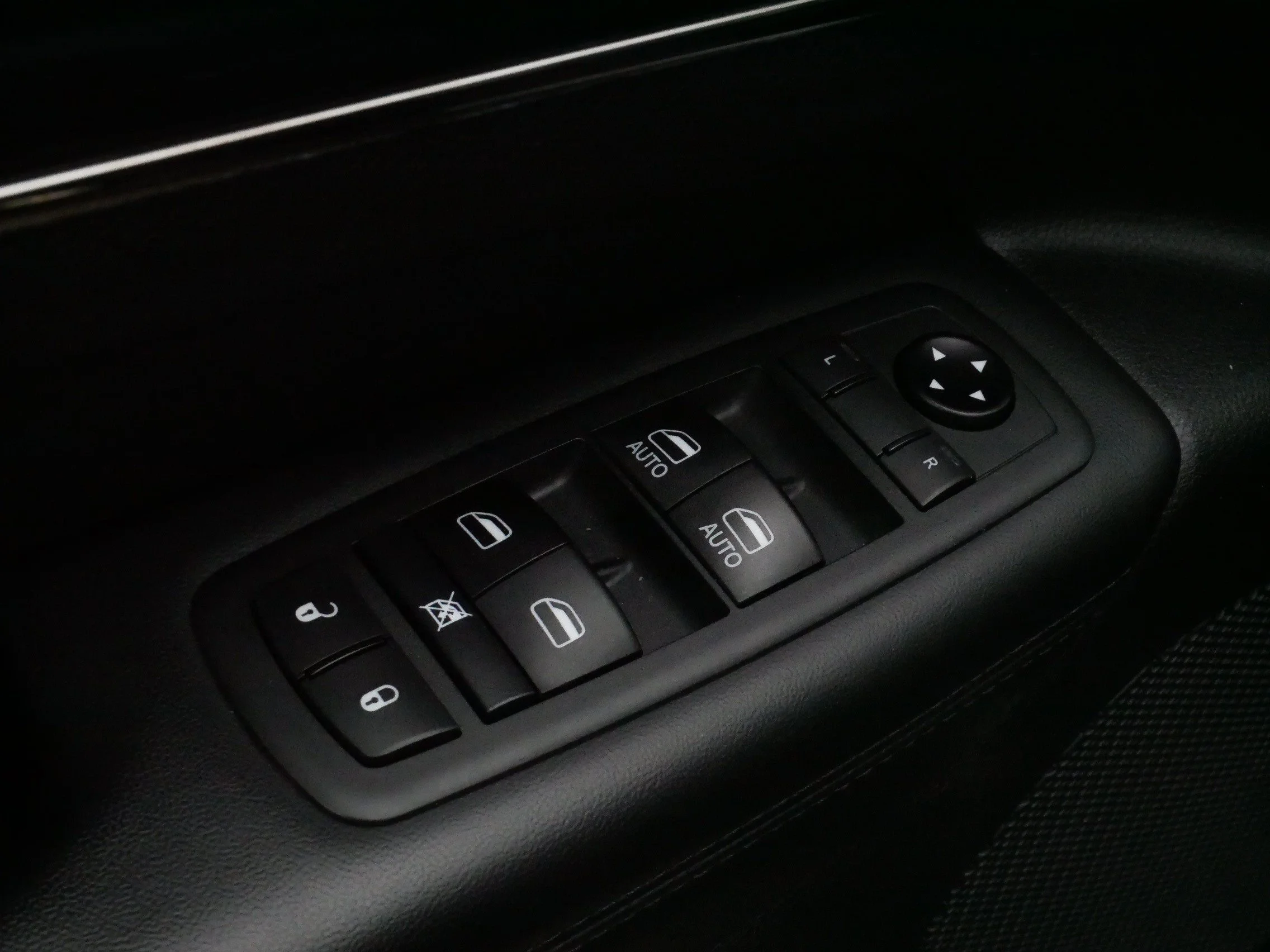Used 2020 Diamond Black Crystal Pearlcoat Jeep Limited X image 19