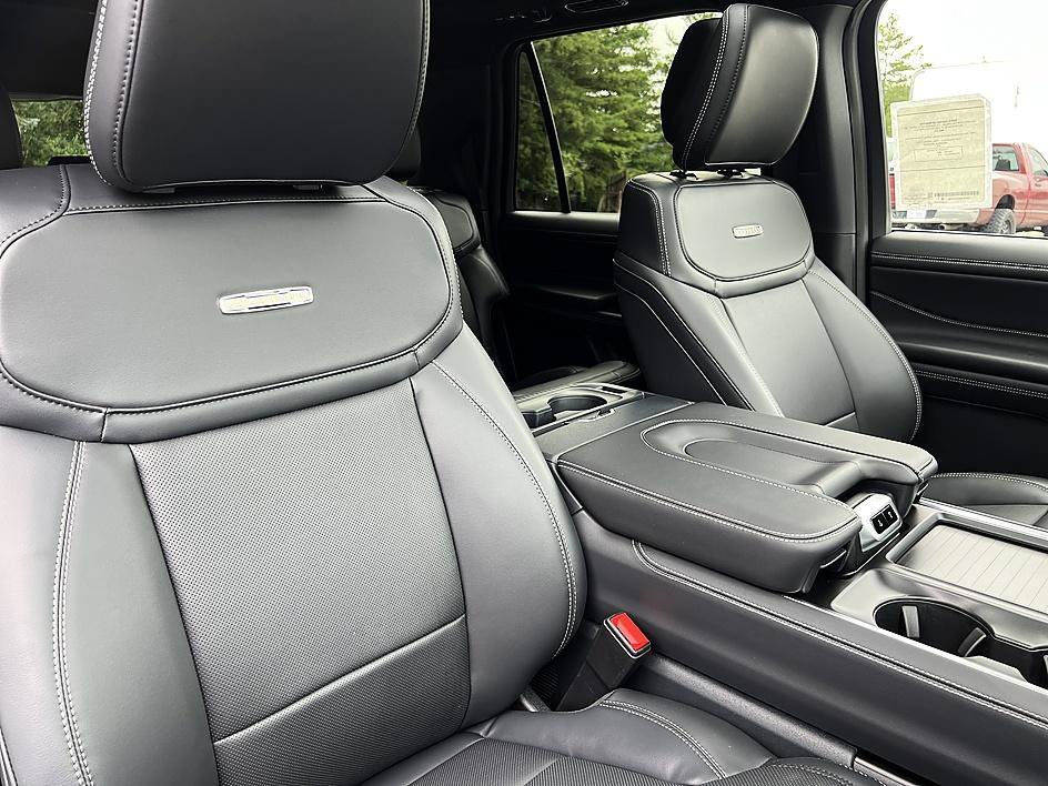 New 2027 Star White Metallic Tri-Coat Ford MAX Platinum image 22
