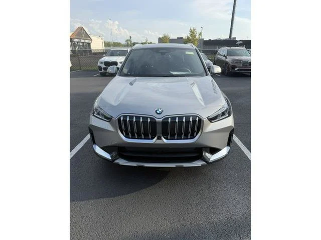 Used 2026 Space Silver Metallic BMW xDrive28i image 4