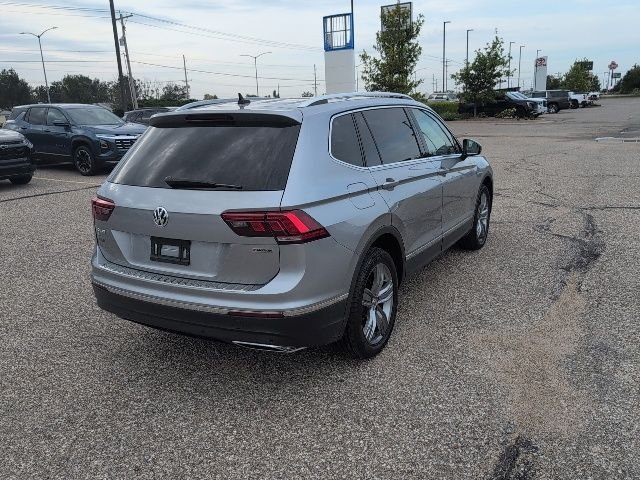 Used 2021 Gray Volkswagen 2.0T SEL image 16