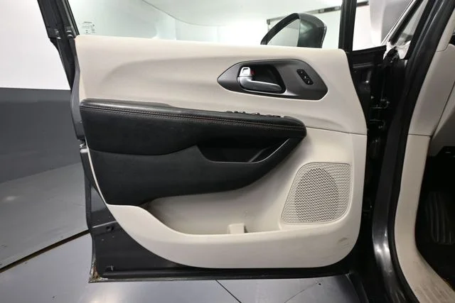 Used 2020 Gray Chrysler Touring L image 13
