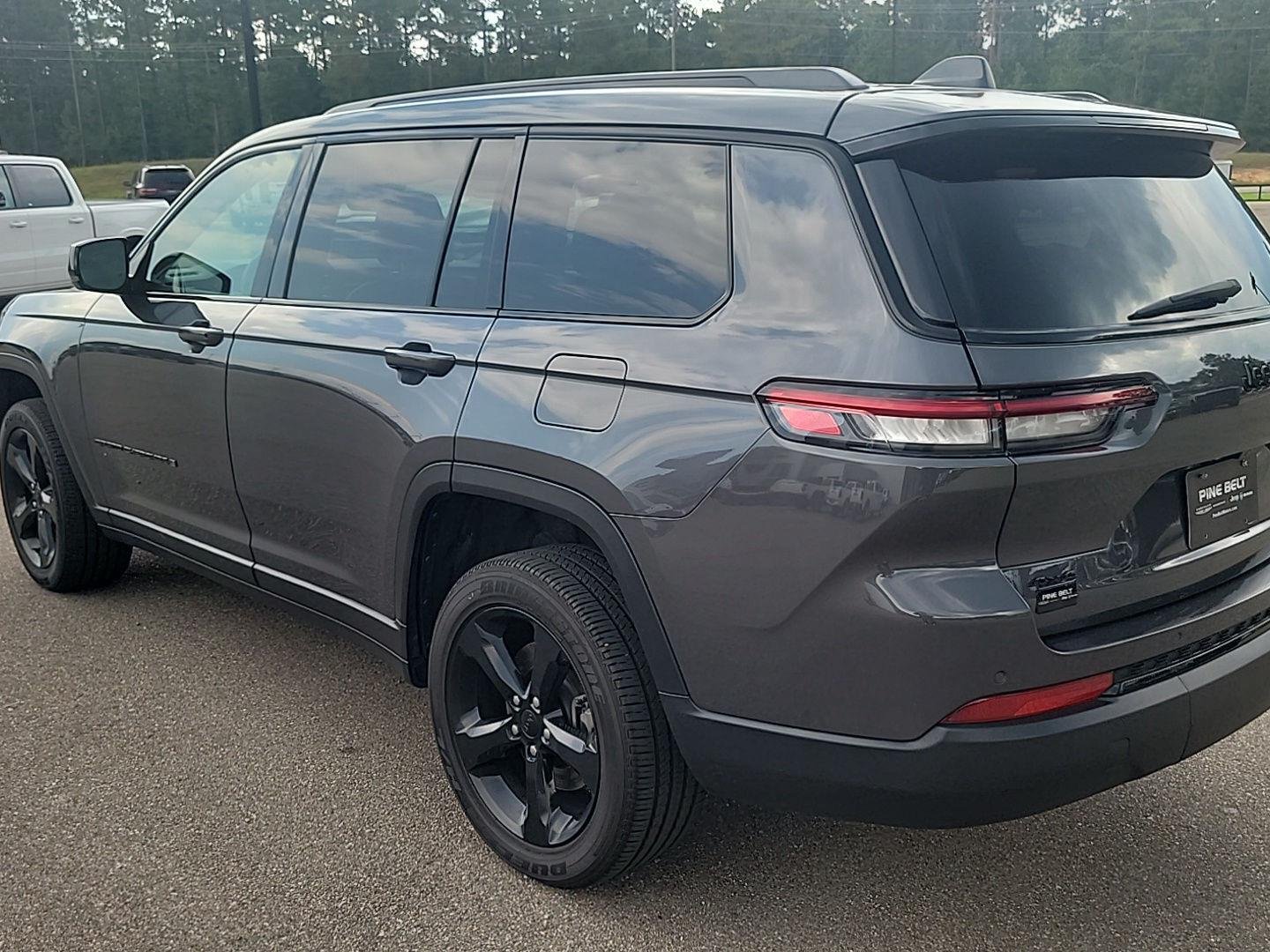 Used 2025 Baltic Gray Metallic Clearcoat Jeep Altitude X image 14