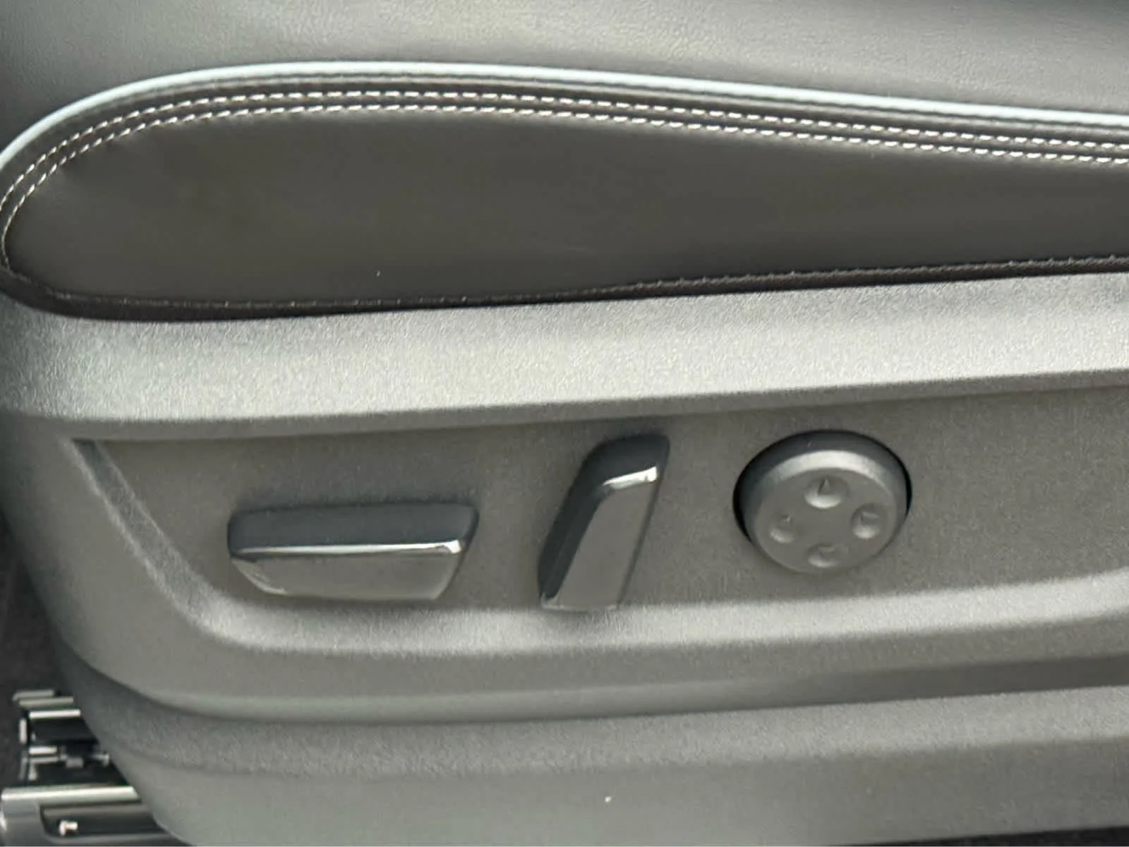 New 2027 DYNAMIC METAL INFINITI Luxe 4WD image 17
