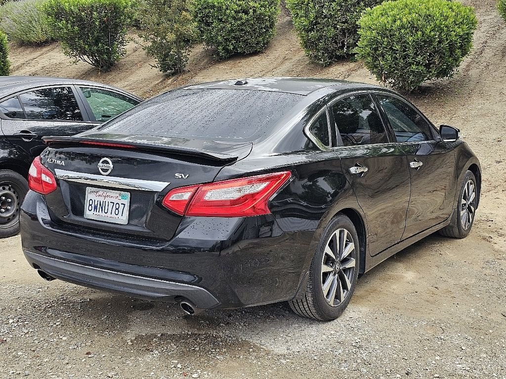 Used 2016 Black Nissan 2.5 SV image 13