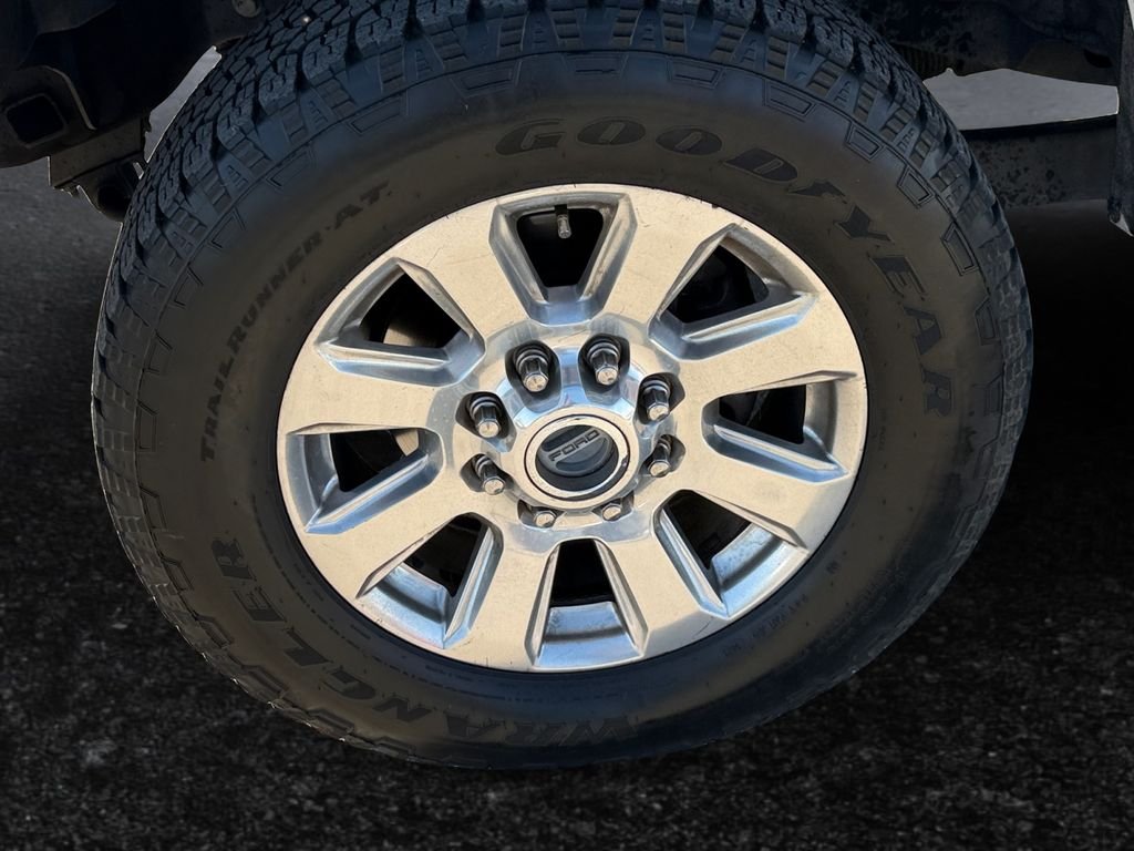 Used 2017 White Ford Platinum image 20