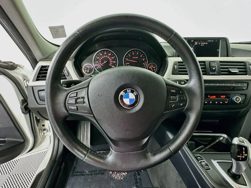 Used 2015 Alpine White BMW 320i image 12