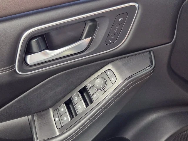 Used 2023 Gray Nissan Platinum image 32