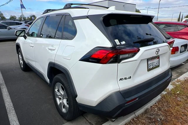 Used 2019 White Toyota XLE image 6