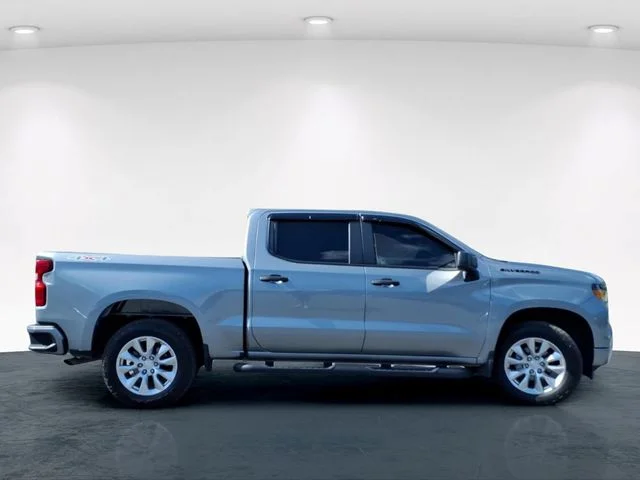Used 2023 Gray Chevrolet Custom image 7
