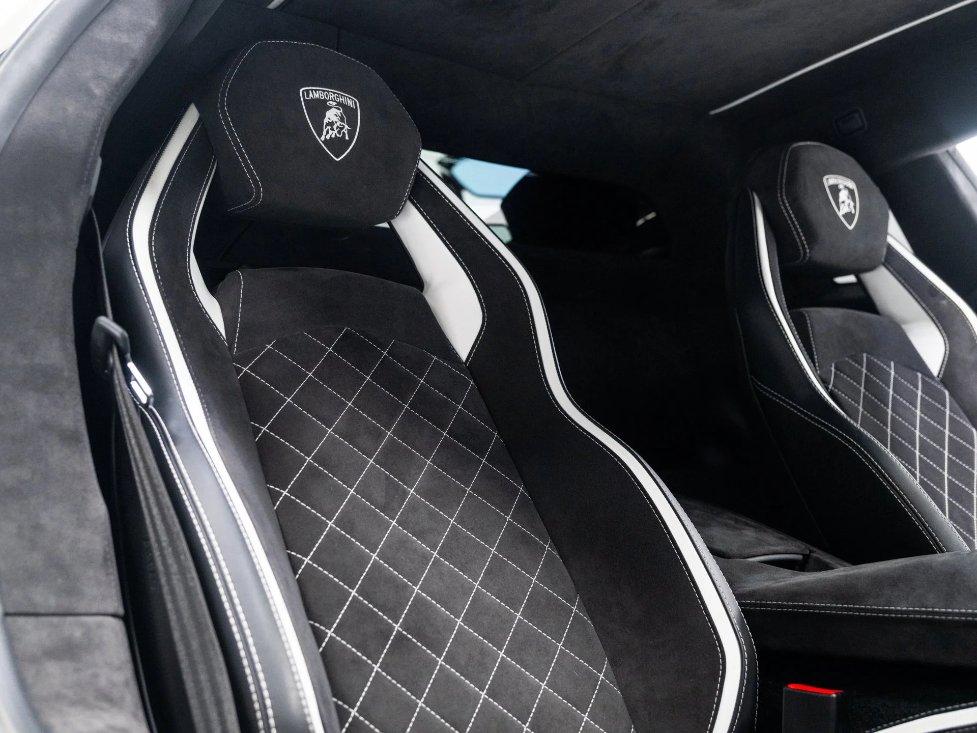 Used 2018 Bianco Isis Lamborghini  image 54