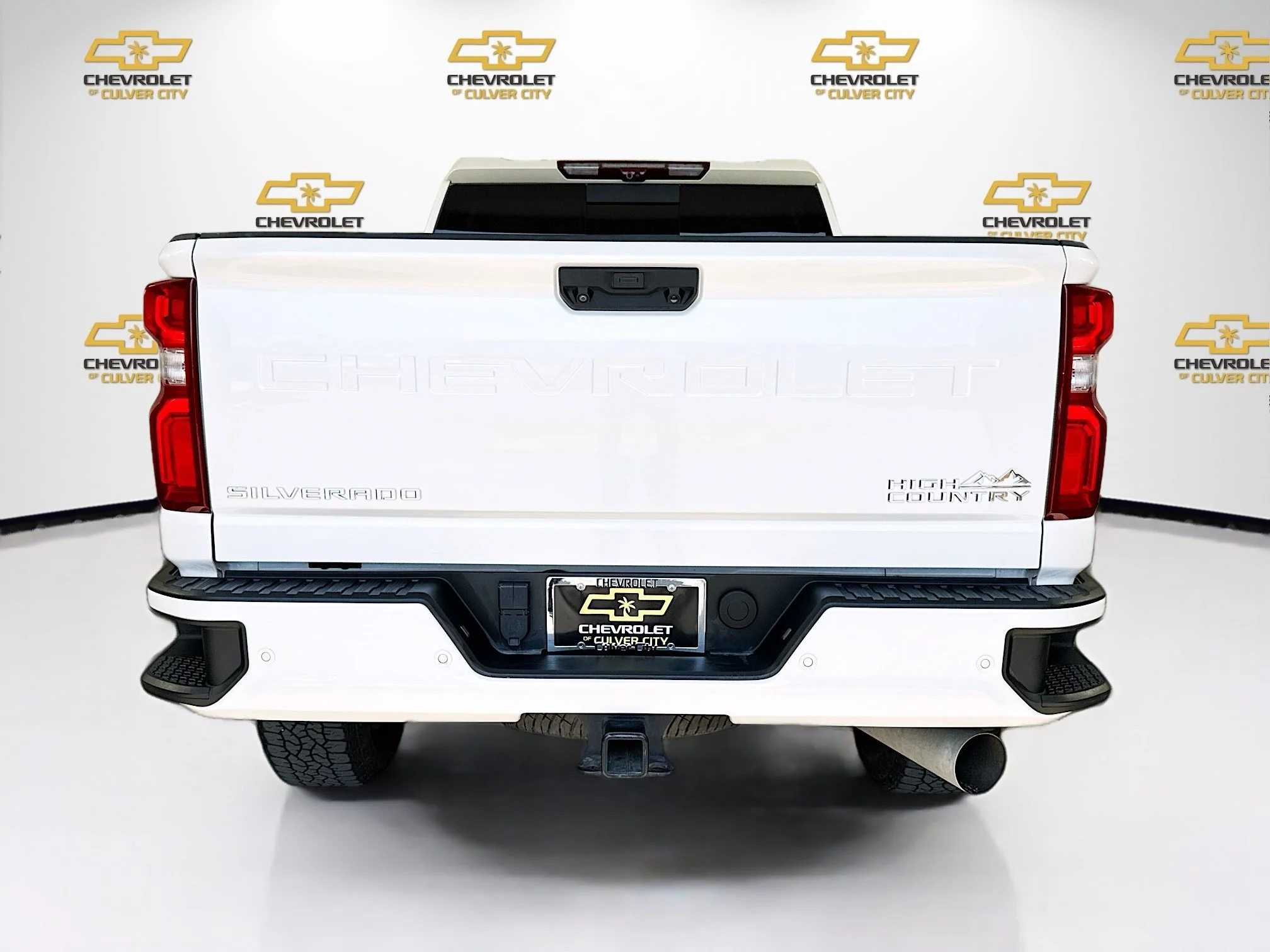 Used 2023 Iridescent Pearl Tricoat Chevrolet High Country image 7