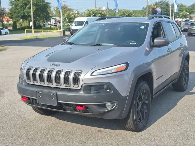 Used 2018 Silver Jeep Trailhawk image 7