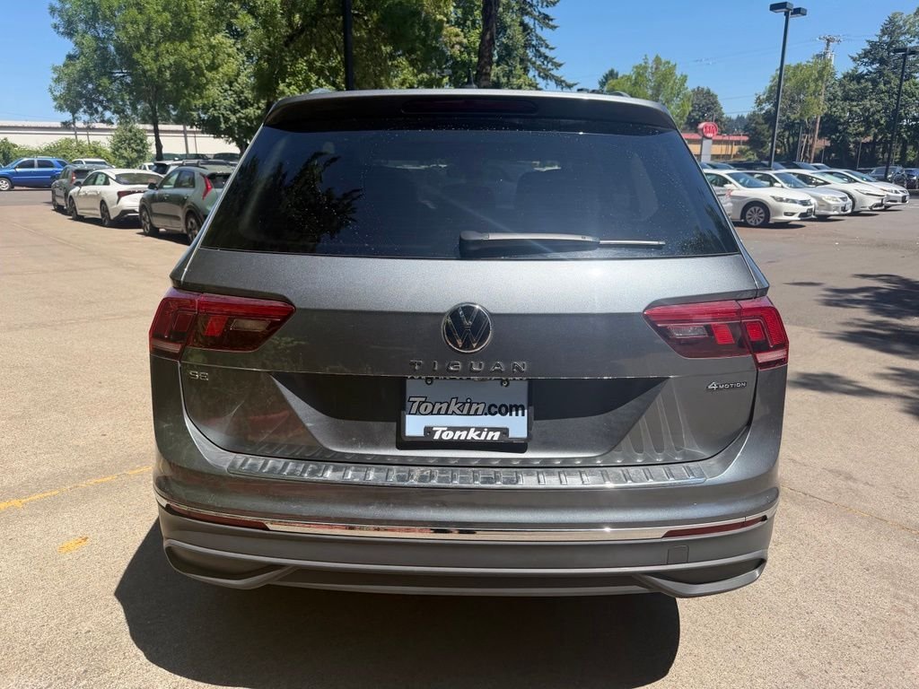 Used 2024 Platinum Gray Metallic Volkswagen 2.0T SE image 4