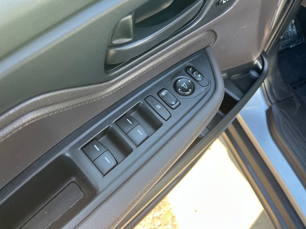 Used 2019 Silver Honda EX-L image 12