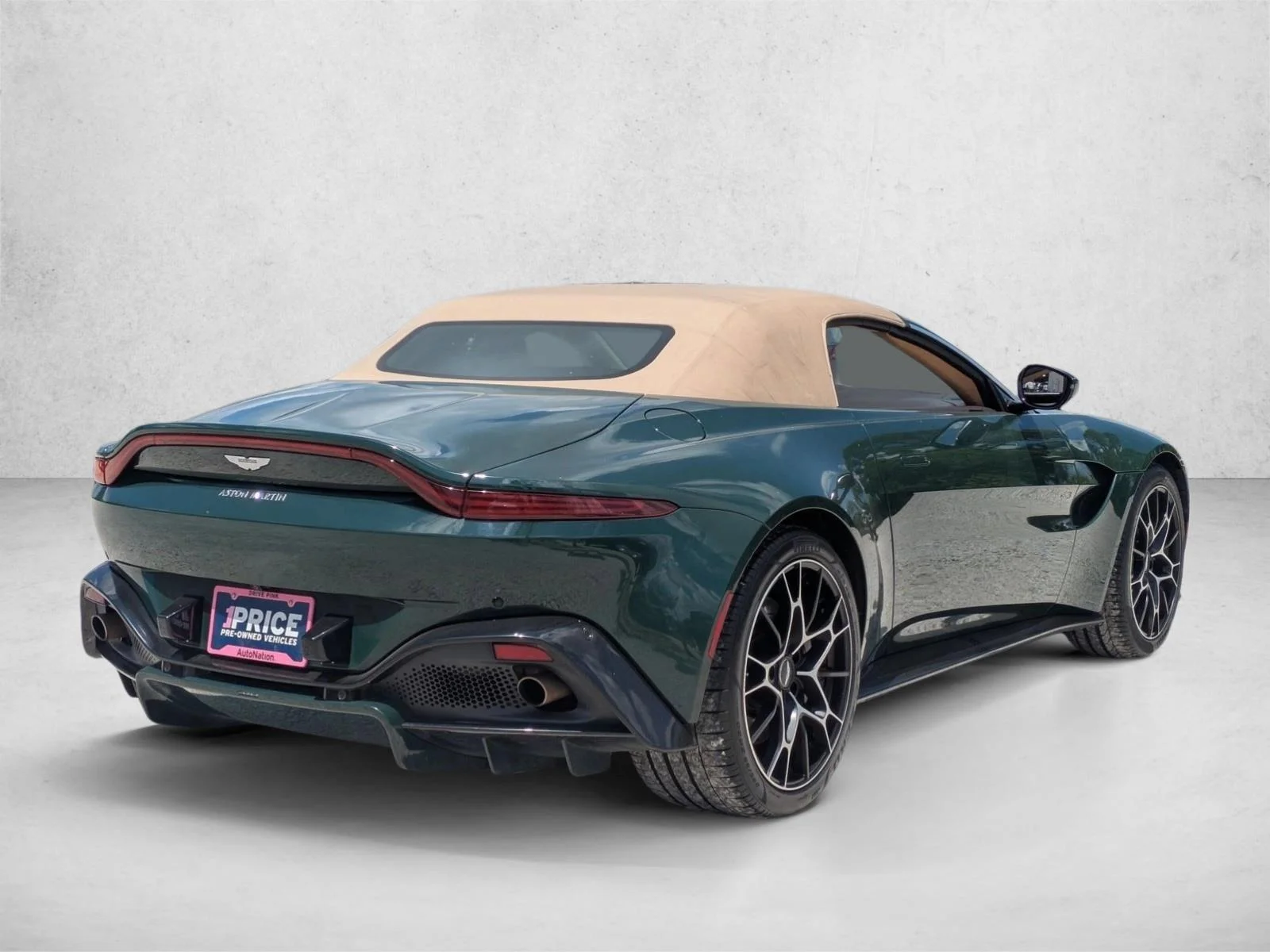 Used 2021  Aston Martin  image 5