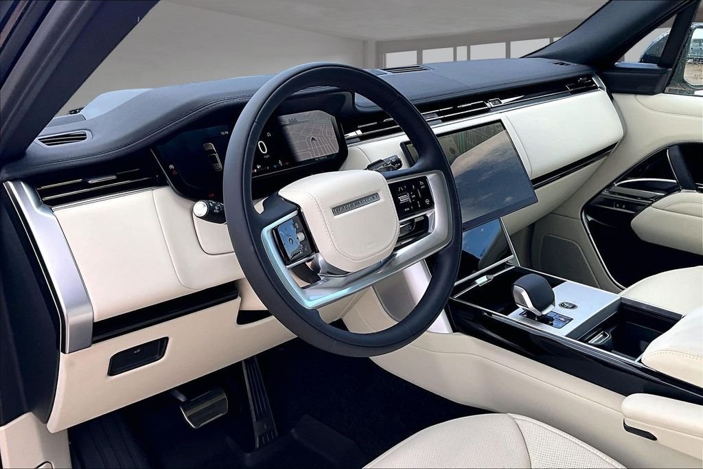 New 2026 Santorini Black Metallic Land Rover SE image 6