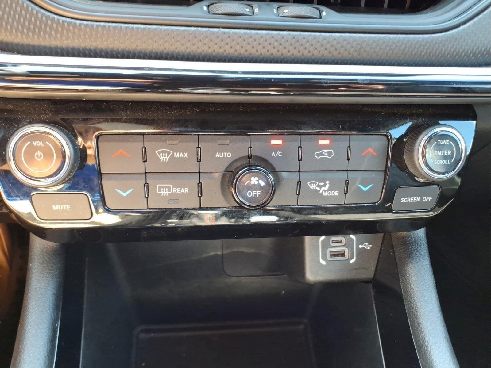 Used 2025 Bright White Clearcoat Jeep Trailhawk image 24