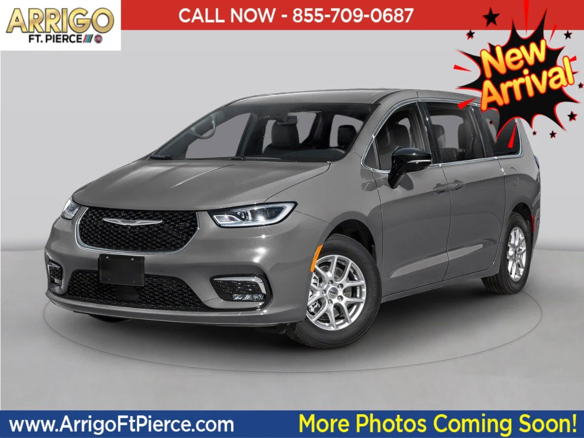 2025 Chrysler Pacifica Limited's photo