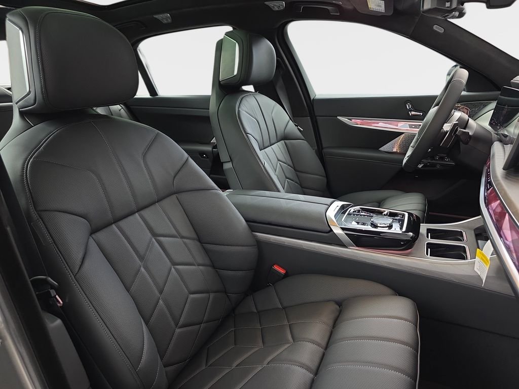 2026 BMW 7 Series 740i - Photo 10