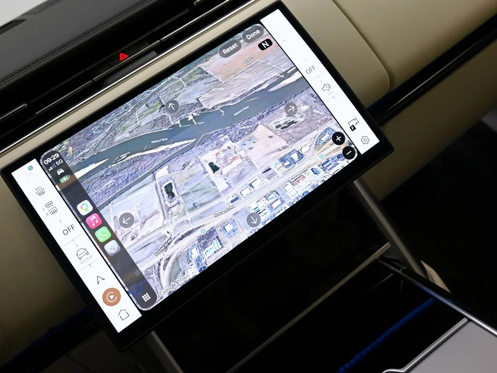 Used 2025 Borasco Gray Metallic Land Rover Autobiography image 23
