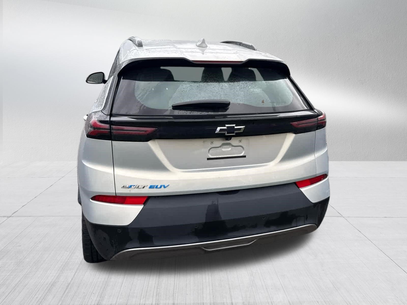 Used 2023 Silver Flare Metallic Chevrolet LT image 6