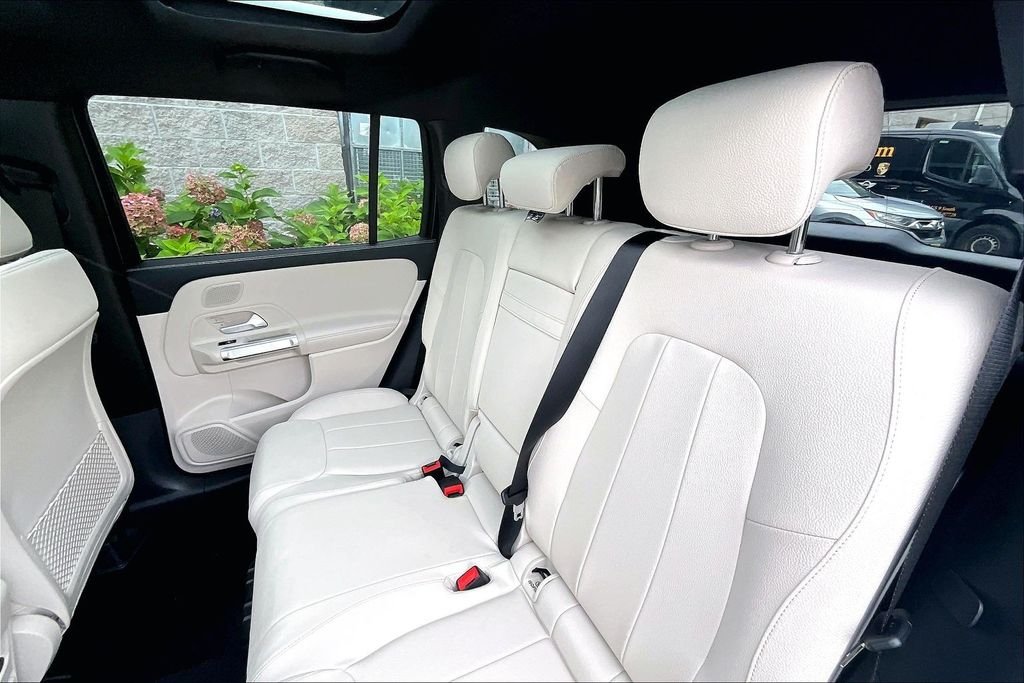 New 2026 Night Black Mercedes-Benz GLB 250 image 10