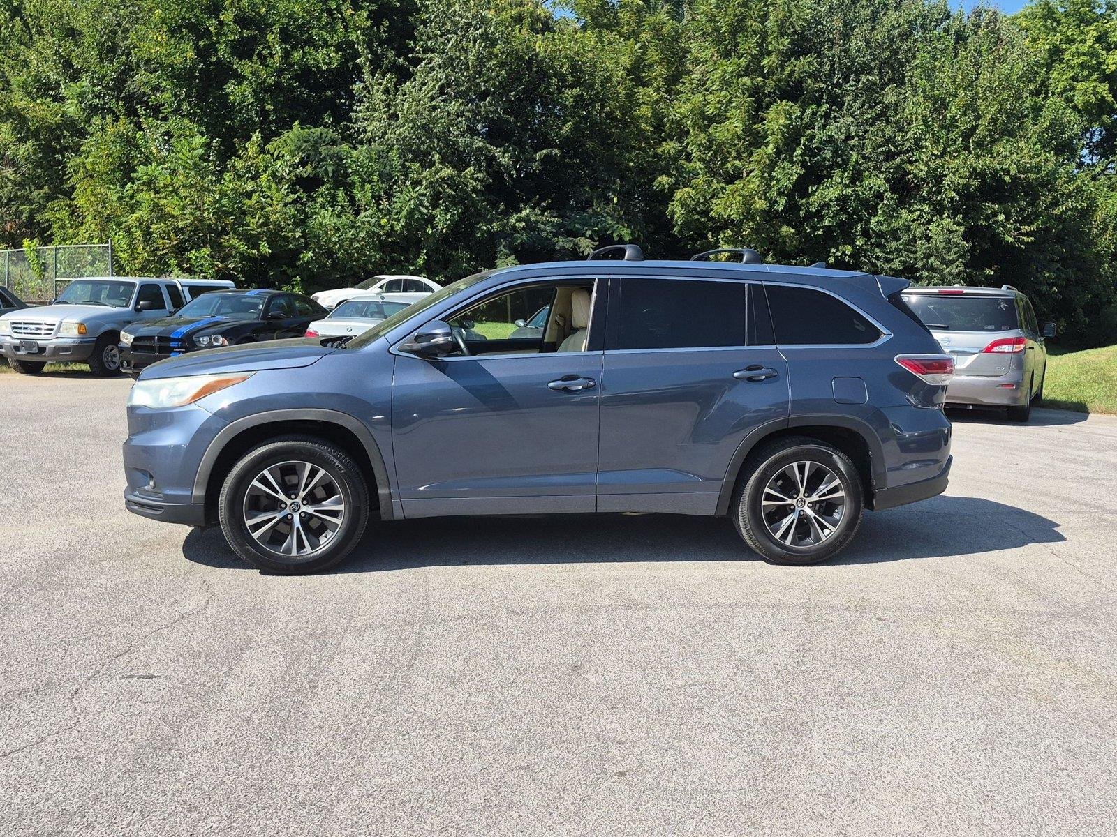 Used 2016 Toyota Highlander XLE with VIN 5TDKKRFH5GS139780 for sale in Bowling Green, KY