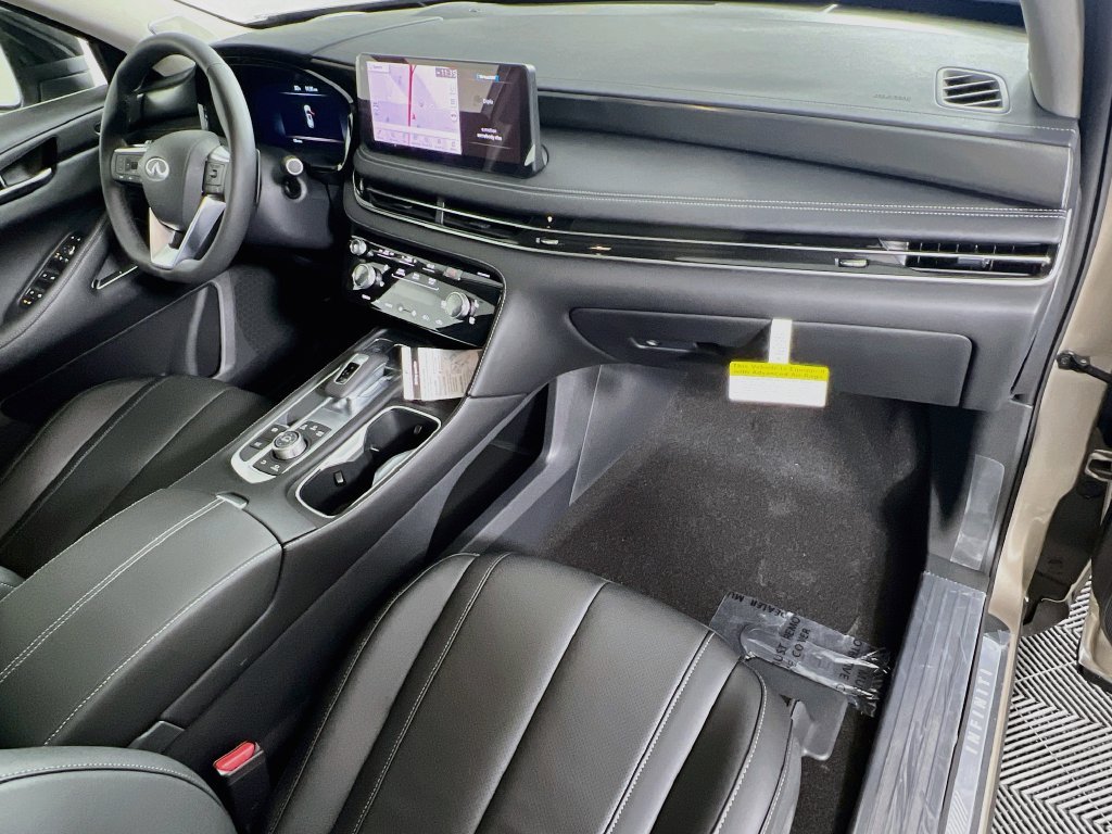 Used 2025 Warm Titanium INFINITI LUXE image 32