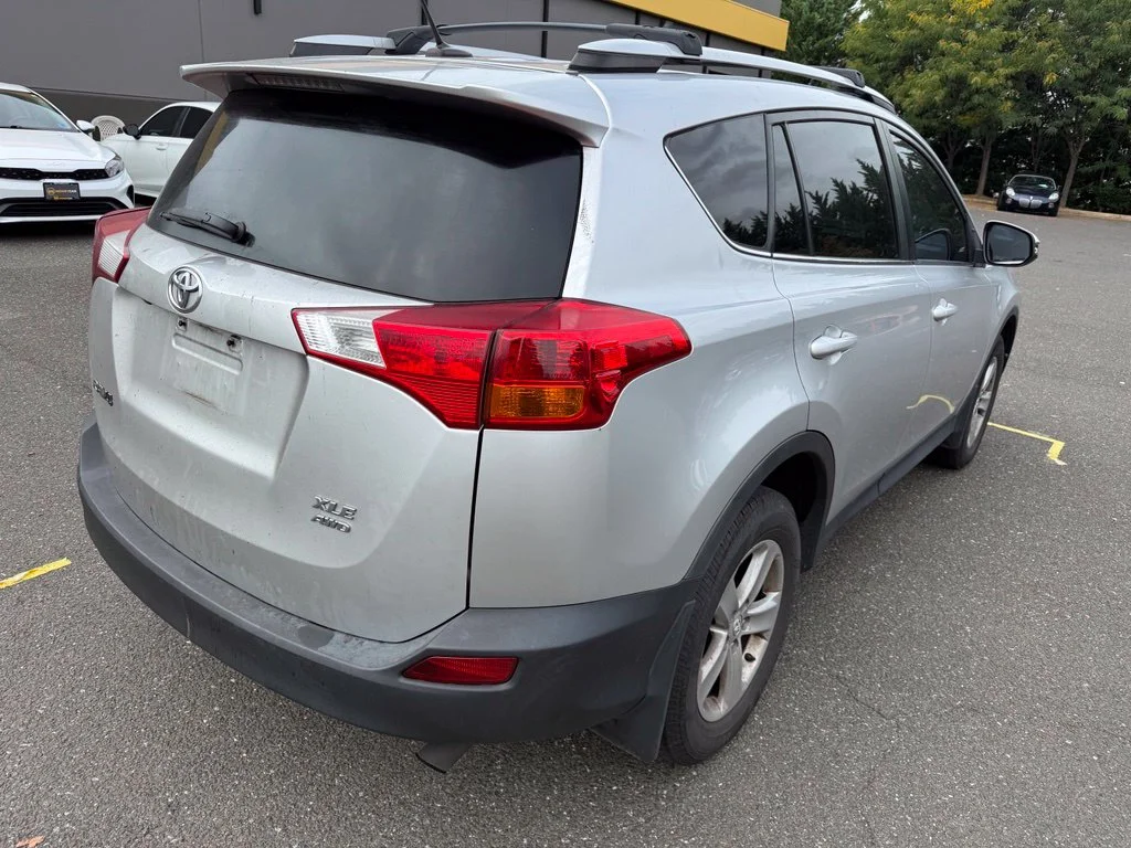Used 2013 Silver Toyota XLE image 7